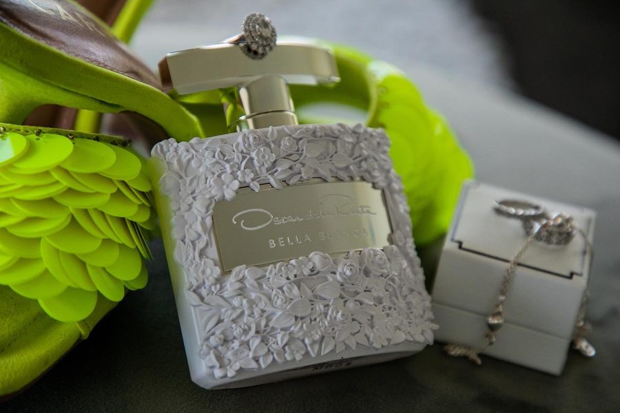 A brides beautiful details on her wedding day